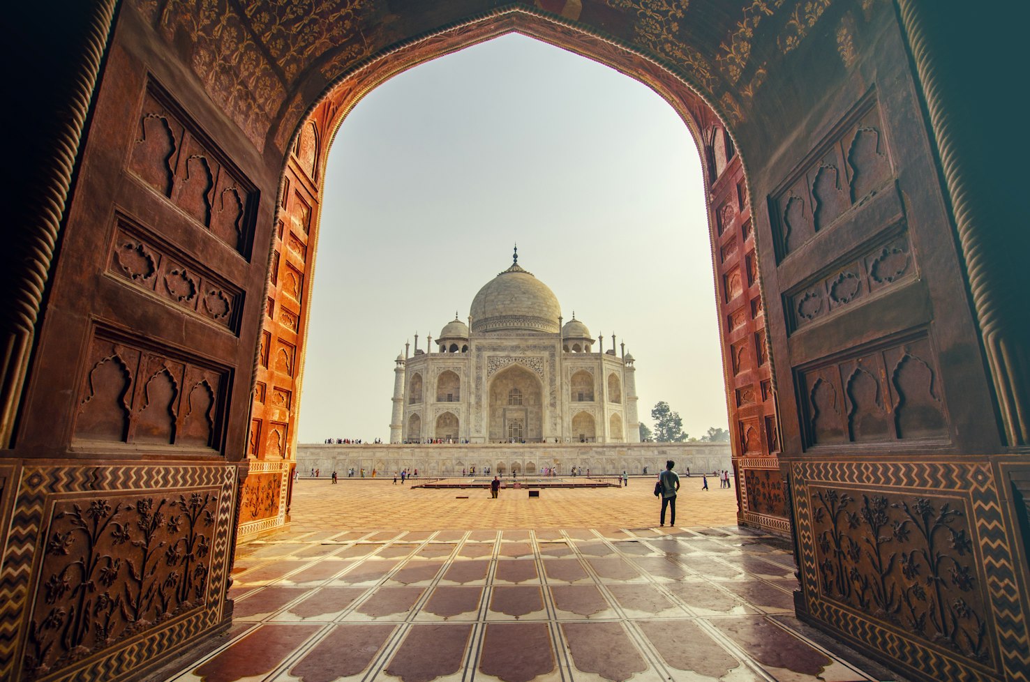 people near TAj Mahal
