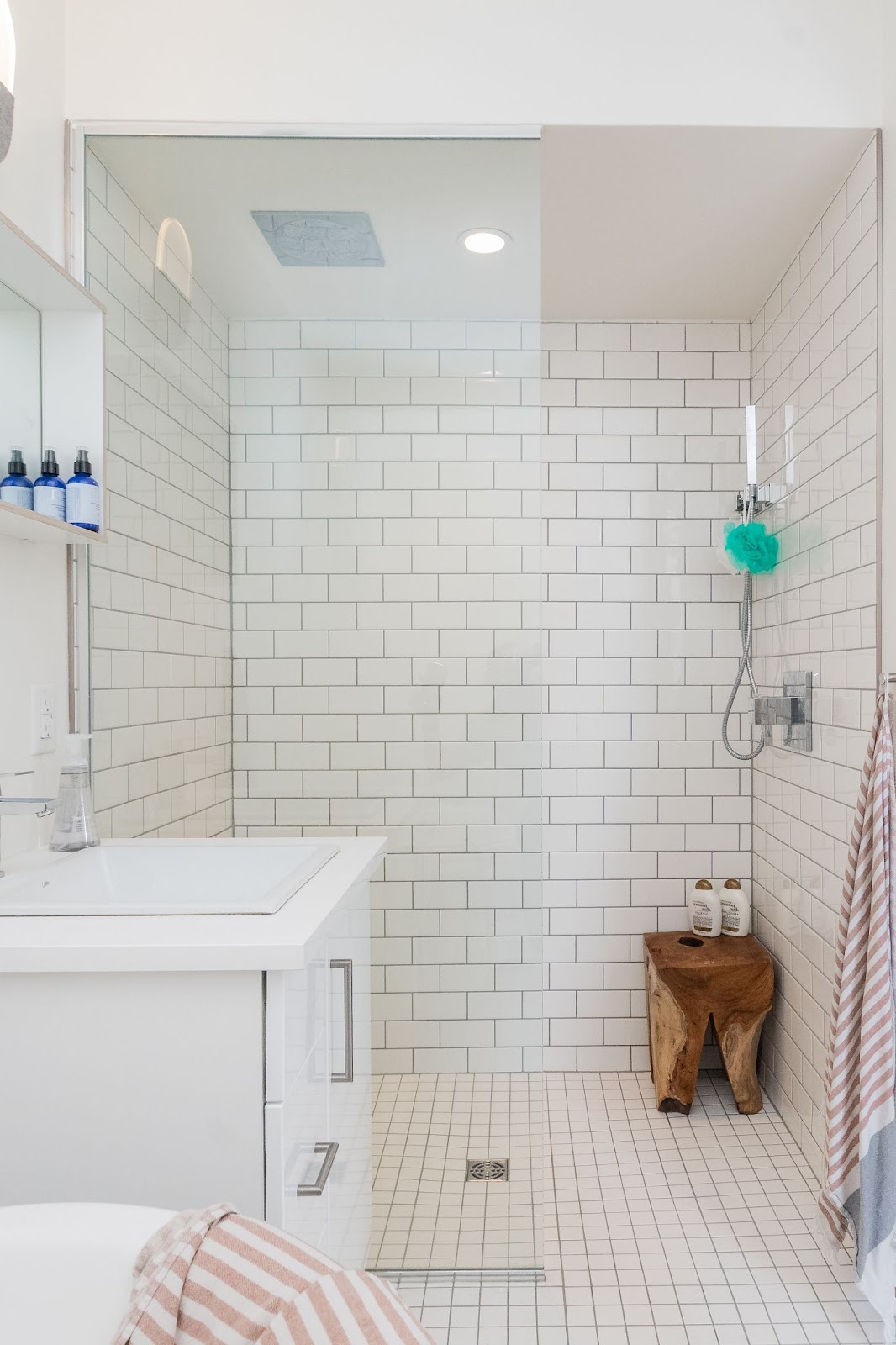 white ceramic sink near white ceramic sink
